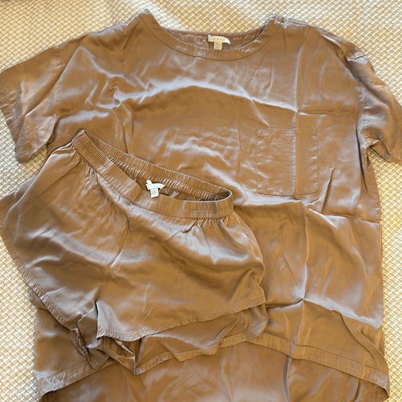 Beige Lunya 100% Silk Washable Tee Set - Picture 1 of 3